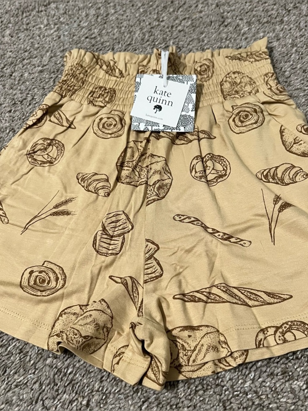 Kate Quinn Bamboo Beige Bread Printed Girls Elastic Waist Shorts NWT Size 7/8